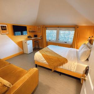 Deluxe Queen Room