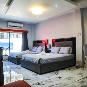 Deluxe Queen Room