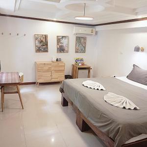 Deluxe Double Room ( 2 Adults)