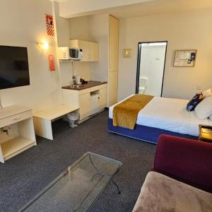 Self-contained Queen Studio Ensuite