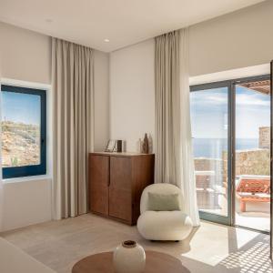 Deluxe Pool Suite with Sea View