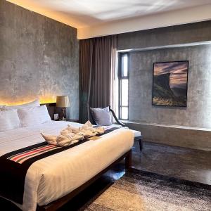 Superior King Room with No View