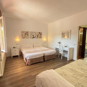 Quadruple Room (2 Adults + 2 Children)