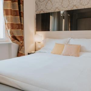 Deluxe Double or Twin Room with Mountain View