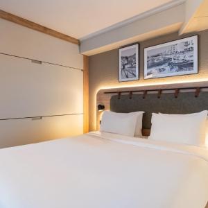 Standard Room - 1 Queen Bed 2 Bunk Beds