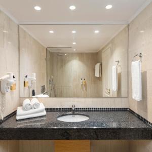 Double/Twin Room with Sharing Pool