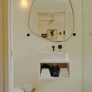 Upper King Room (no Balcony)