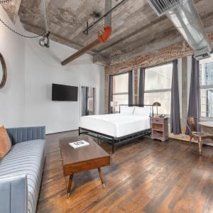 Studio Apartment with One Queen Bed