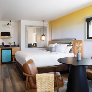 King Room with Jacuzzi