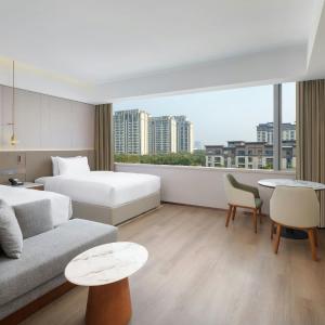 Queen Room with Two Queen Beds - Alive Room