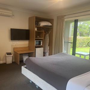 One-Bedroom Queen Suite - Disability Access