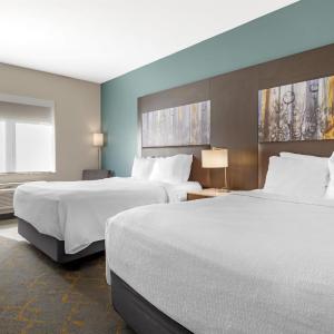 Queen Room with Two Queen Beds and Roll-In Shower - Mobility Access/Non-Smoking