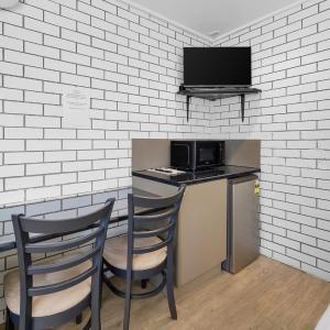 Twin/Triple Room - Not Pet Friendly