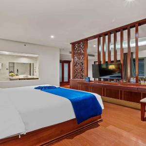 Suite with City View