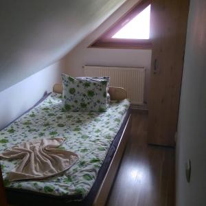 Single Room with Shared Bathroom