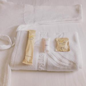 Deluxe Room (2 Adults + 1 Child)