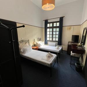 Twin Room with Mountain View