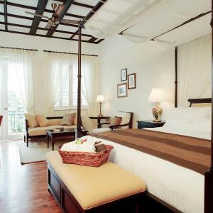 Deluxe Room - Christmas Tree Lighting Package