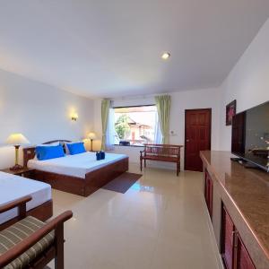 Triple Room with Balcony