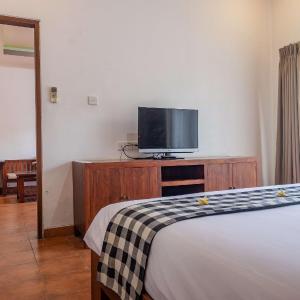 Executive Suite with Pool View