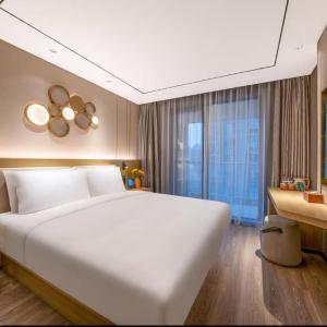 Moonlight Deluxe King Room