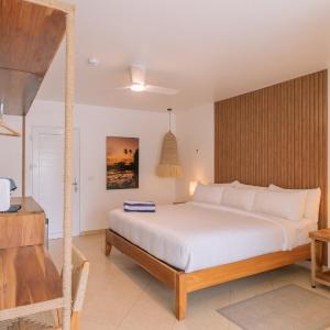 Deluxe King with Balcony Ocean View