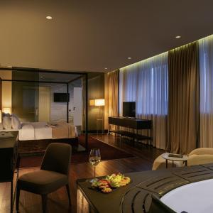 Prestige King Suite