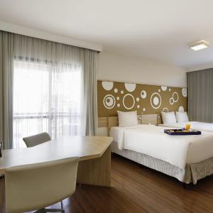 One-Bedroom Apartment with One Queen Bed and One Single Bed