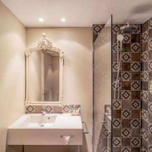 Tribe Room - One Double Bed and 4 Single Beds.