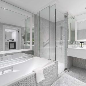 G Club Room with Lounge Access and Double Bed