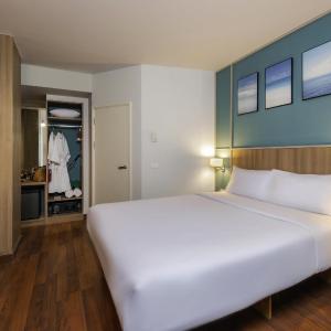Family Queen Room with Bunk Beds