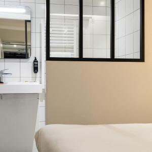 Standard Room with One Double Bed and One Single Bed