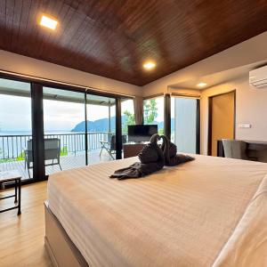 Deluxe Suite with Sea View