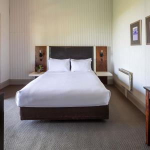 Heritage Harbor Side Room