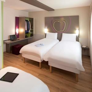 Standard Room with One Double Bed and Two Single Beds