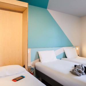 Standard Room With Three Single Beds