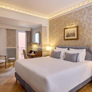 Deluxe City View with king bed, marble bathroom and wooden floor