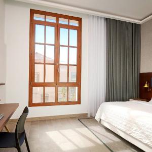 Deluxe King Room with Garden View