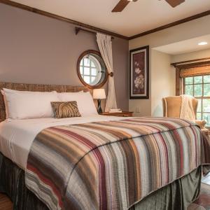 Queen Room - Hummingbird Room