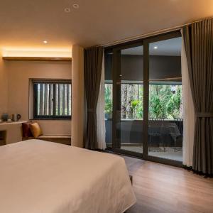 Balcony Room