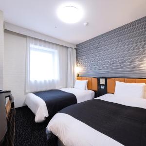 Twin Room - Non-Smoking - Top Floor