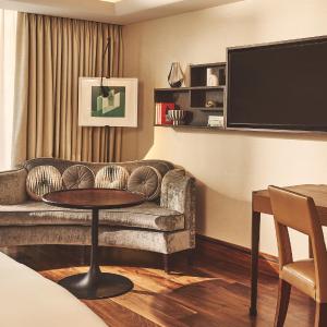 Contemporary Deluxe Room