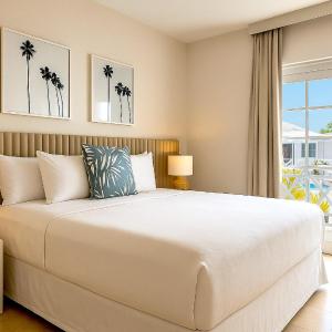 King Suite with Pool View
