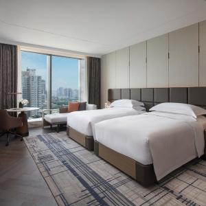 Two-Bedroom Suite with One King, Two Twin Beds and Garden View
