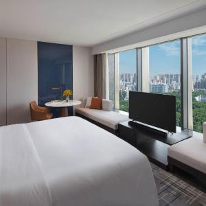 One-Bedroom King Suite with Living and Study Area