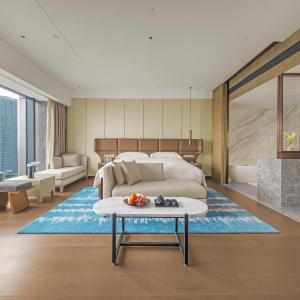 Premium Corner King Room