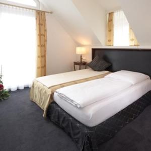Deluxe Suite with Spa Bath