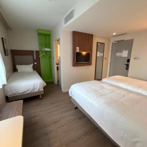 Standard Room with Three Single Beds
