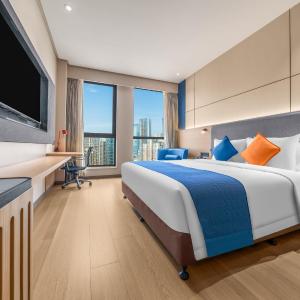 Standard King Room with City View