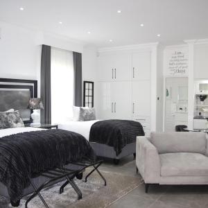 Family Room with Garden View